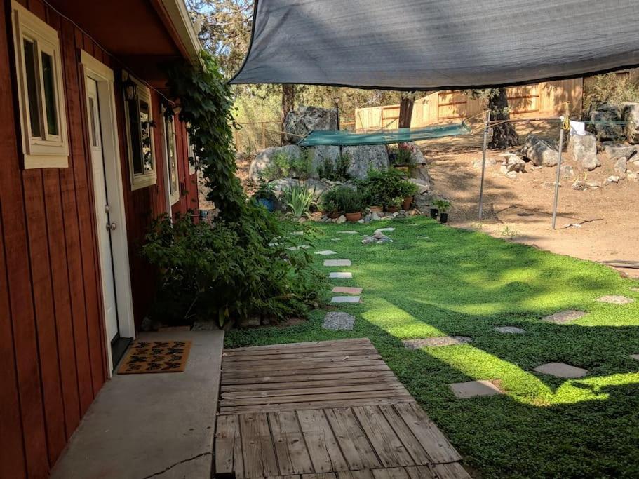 Sleeping Wolf Guest House Oakhurst Exterior foto